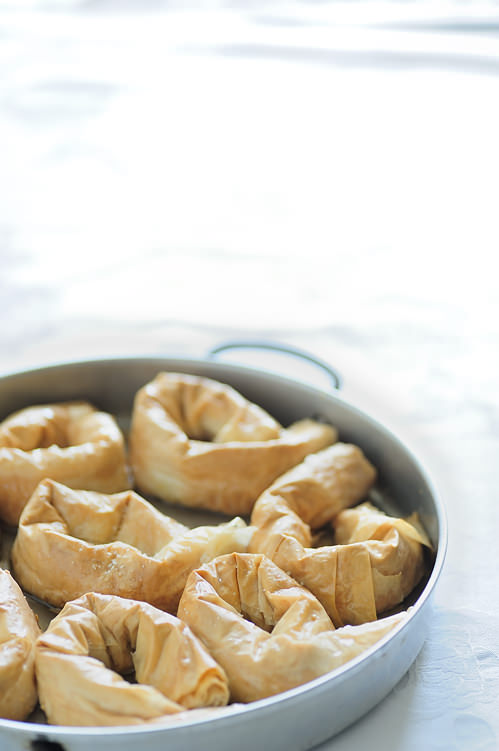 Greek sesame pies in a sugar syrup