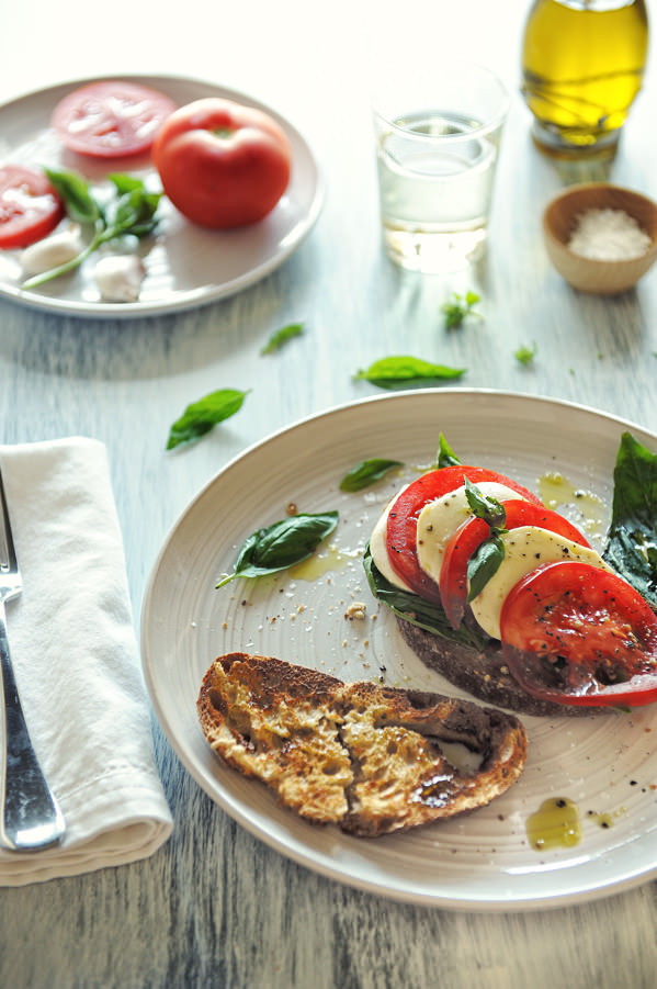 caprese salad bruschetta