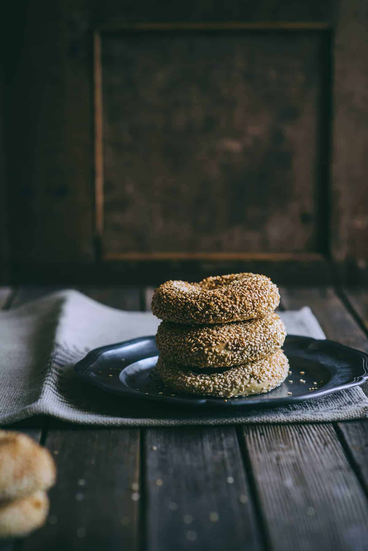 Koulouria-sesame bread rings