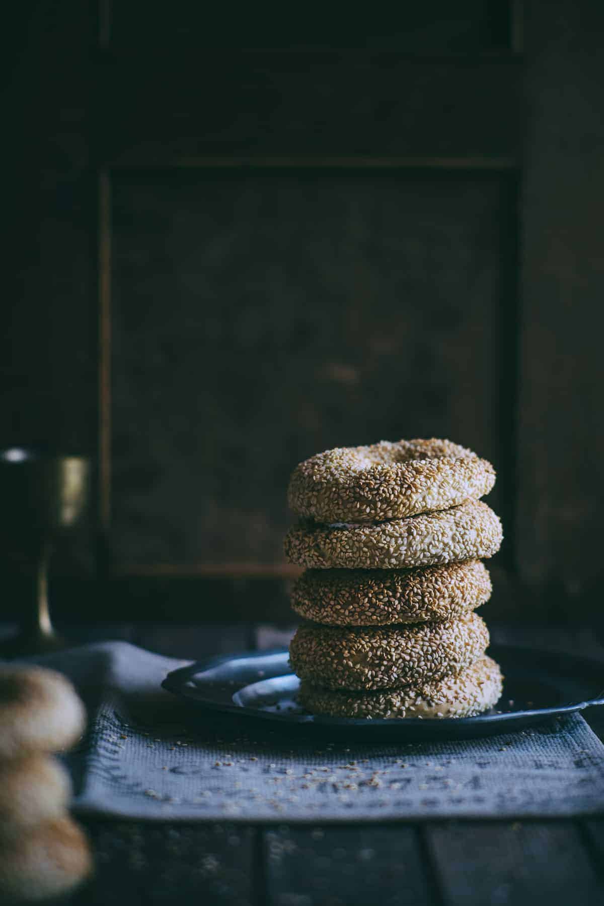 Koulouria-sesame bread rings