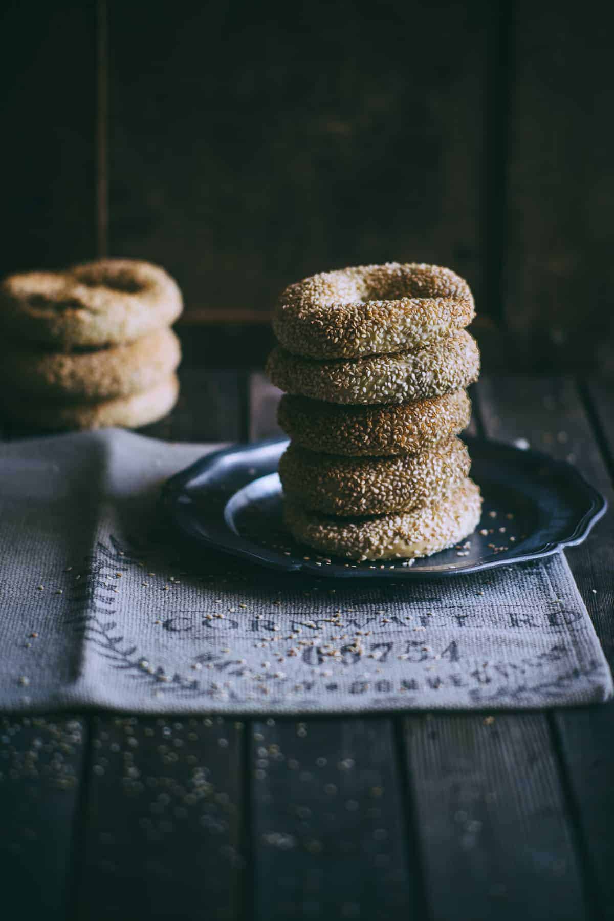 Koulouria-sesame bread rings