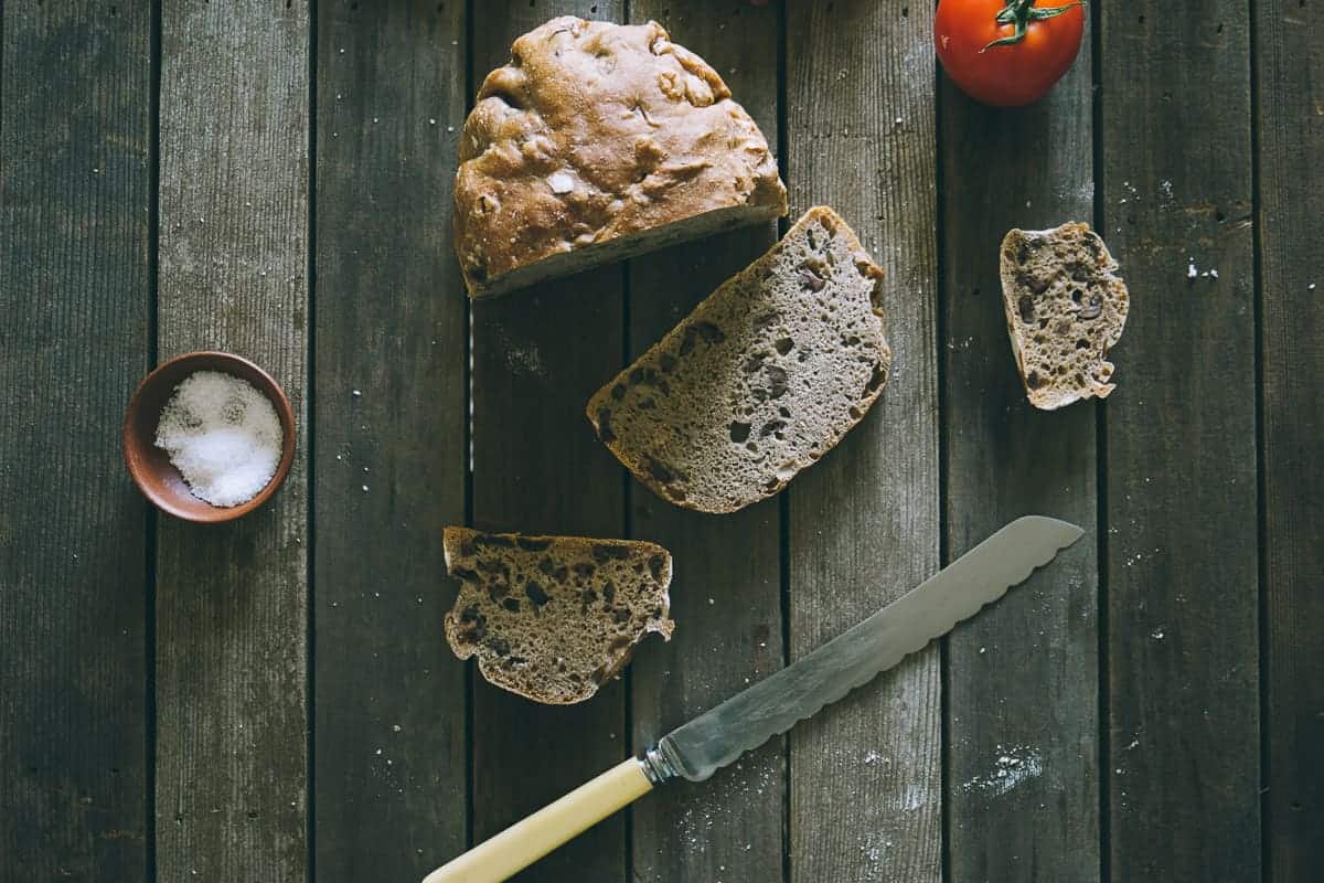 no knead Kalamata olive bread