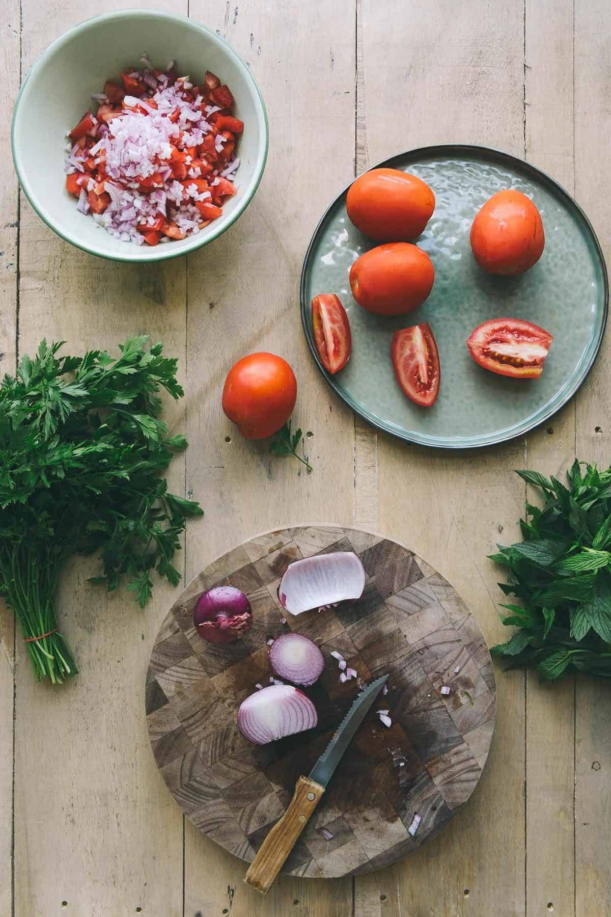 preparing tomato fritters