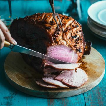 slicing baked xmas ham