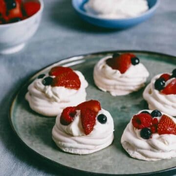 cropped-mini-pavlova-nests-6.jpg